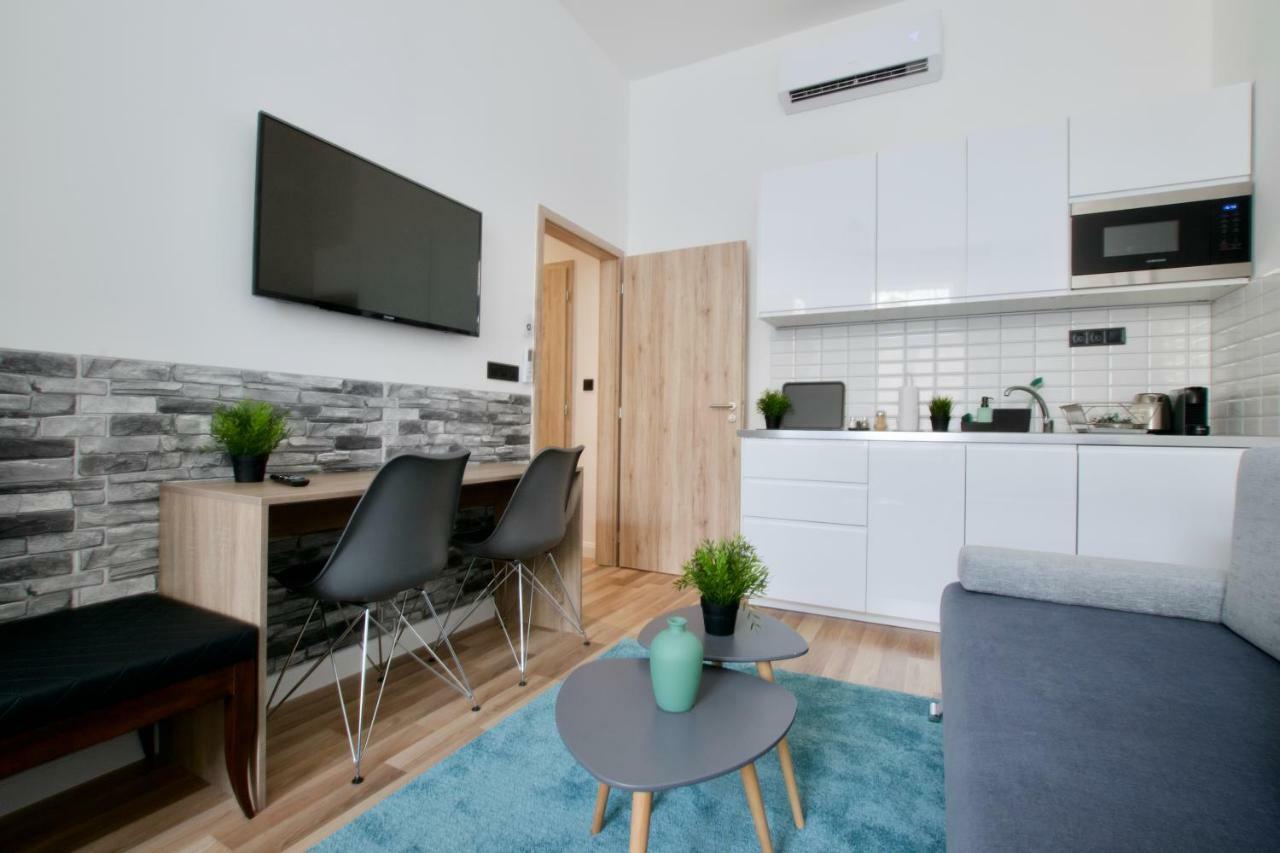 Standard By Hi5 - Anker 1 * Budapeszt