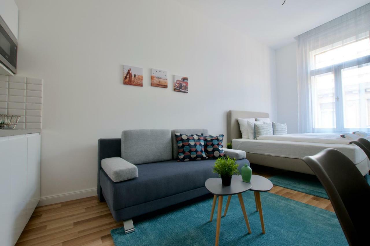 Standard By Hi5 - Anker 1 * Budapeszt