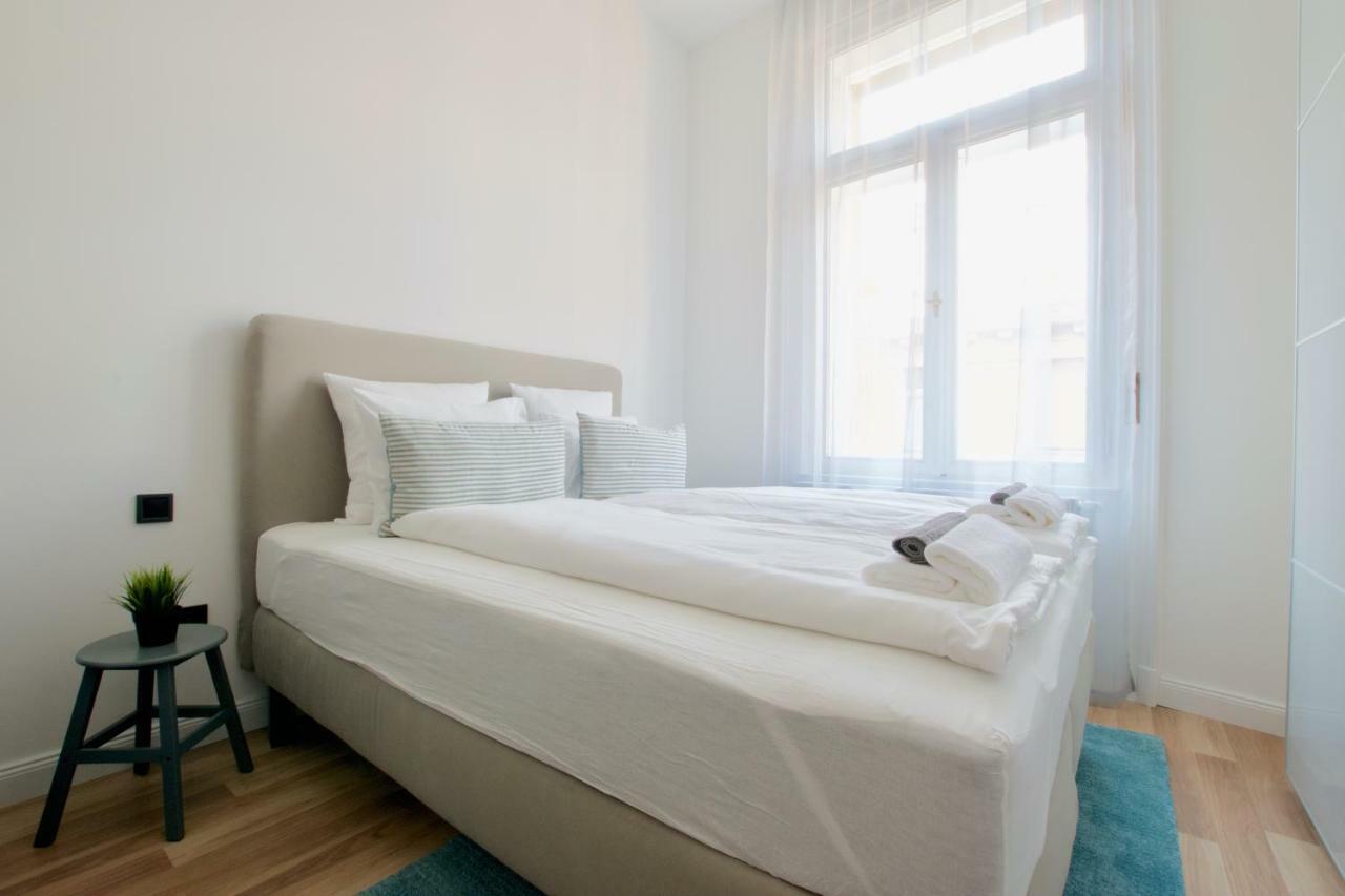 Standard By Hi5 - Anker 1 Budapeszt